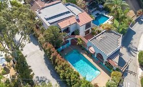 Leonardo DiCaprio parduoda prie&scaron; 20 metų pirktą namą Los Andžele