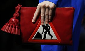Anya Hindmarch Londono mados savaitėje pristatė naują kolekciją 