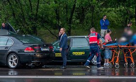 BMW sukeltos avarijos metu nukentėjo neįgalusis