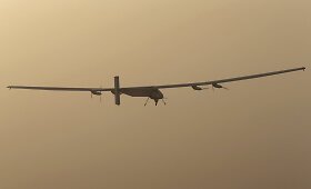 Saulės energijos varomas lėktuvas pradėjo skrydį aplink pasaulį