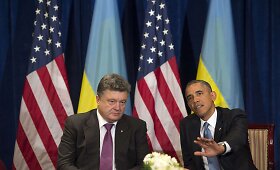 JAV prezidentas Var&scaron;uvoje susitiko su Ukrainos prezidentu Petro Poro&scaron;enka