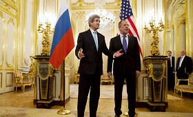 JAV sekretoriaus Johnas Kerry ir Rusijos užsienio reikalų ministro Sergejaus Lavrovo susitikimas Paryžiuje