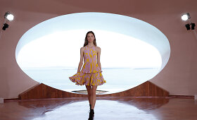 Įspūdingos gamtos ir architektūros fone pristatyta naujausia &bdquo;Dior Cruise&ldquo; kolekcija