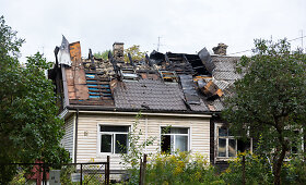Žvėryne atvira liepsna degė namas