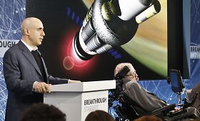 Stephenas Hawkingas ir Jurijus Milneris žada artimiausią žvaigždžių sistemą pasiekti per 20 metų