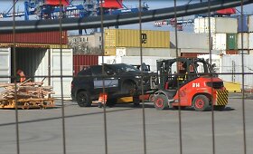 FNTT smūgis uostamiesčio automobilių prekeiviams: kratos ir milijonai nesumokėtų mokesčių