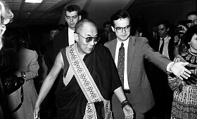 Valentino Juraičio fotografijos i&scaron; 1991-ųjų metų Dalai Lamos vizito Lietuvoje