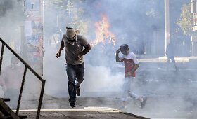 Turkijoje kurdus palaikantiems demonstrantams susirėmus su policija žuvo mažiausiai 12 žmonių