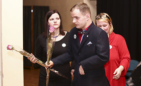 Martynas Girulis, kuriam pritaikyta bioninė ranka, surengė padėkos vakarą