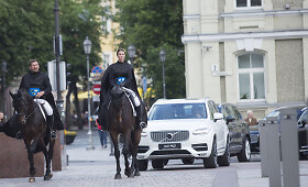Valdovų rūmuose kviestinė publika įvertino naująjį &bdquo;Volvo XC90&ldquo;