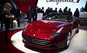 Ženevos parodoje pristatyta patobulinta &bdquo;Ferrari California T&ldquo;