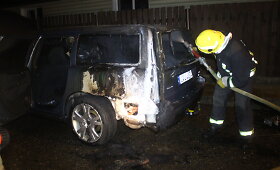 Panevėžyje liepsnojo automobilis &bdquo;Volvo&ldquo;