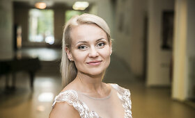 Dainininkė Neringa Nekra&scaron;iūtė &ndash; neatpažįstamai pasikeitusi 