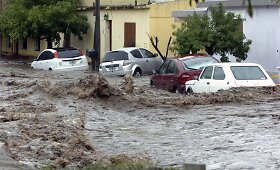 Argentinoje per liūčių sukeltus potvynius žuvo mažiausiai 10 žmonių