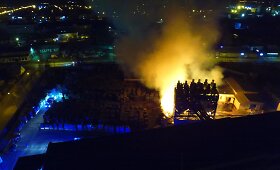 Panevėžyje ugniagesiai visą naktį gesino degančią lentpjūvę
