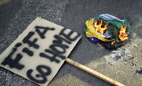 Brazilijoje artėjant Pasaulio futbolo čempionatui nesiliauja protestai 