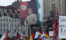 Vokietijos antiislami&scaron;kas judėjimas protestavo prie&scaron; pabėgėlių priėmimą