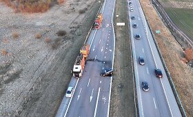 Greitkelyje prie Panevėžio susidūrė mi&scaron;kavežis ir BMW
