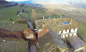 Italijoje nuo kalnų atskilo milžini&scaron;kas riedulys