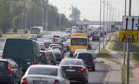 Automobilių spūstis Ukmergės gatvėje Vilniuje