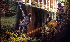 Žūtbūt į Didžiąją Britaniją besiveržiantys migrantai