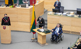 Prisiekė penki i&scaron;rinkti Seimo nariai