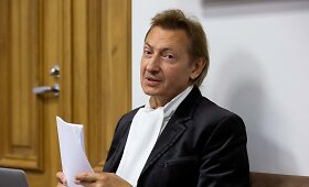 Albertas Bandžius laukia Advokatų tarybos posėdžio, kuriame bus nagrinėjama jo veikla