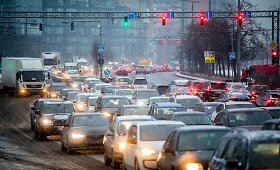 Paskutinę dieną prie&scaron; Kalėdų &scaron;ventes Vilnius sustojo spūstyse