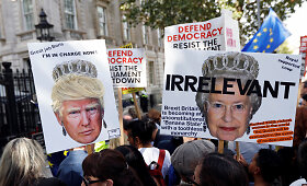 Didžiosios Britanijos gatves užplūdo protestuotojai
