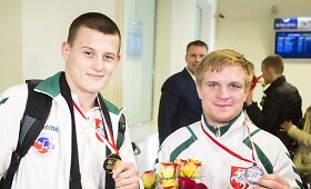 Į Lietuvą sugrįžo kelialapius į olimpines žaidynes i&scaron;kovoję boksininkai Eimantas Stanionis ir Evaldas Petrauskas