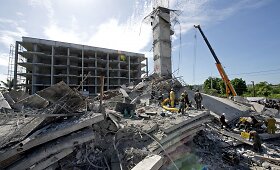 Tailande sugriuvo statomas &scaron;e&scaron;ių auk&scaron;tų pastatas, žuvo mažiausiai trys statybininkai 
