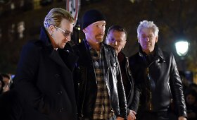 U2 prie Paryžiaus &bdquo;Bataclan&ldquo; salės pagerbė žuvusiuosius