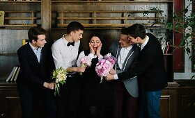 Žinomi vyrai įsiamžino fotosesijoje su originaliomis Inesos Borkovskos kurtomis puok&scaron;tėmis