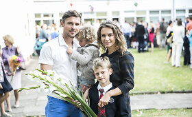 Rugsėjo 1-oji: futbolininkas Saulius Mikoliūnas su žmona Roberta į mokyklą i&scaron;leido sūnų Kajų