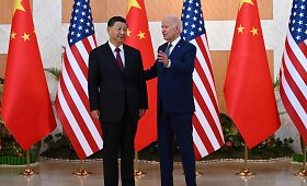 JAV prezidentas Joe Bidenas ir Kinijos prezidentas Xi Jinpingas G-20 susitikime Balyje
