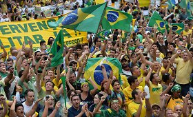 Protestuose prie&scaron; Brazilijos prezidentę Rousseff dalyvavo 1,5 mln. žmonių