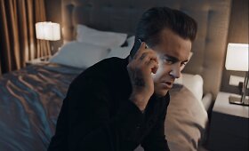 Robbie Williamso vaizdo klipas &bdquo;Mixed Signals&ldquo;