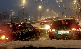 Eismą &scaron;alies keliuose sunkina plikledis ir &scaron;lapdriba