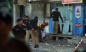 Pakistane netoli kari&scaron;kių būstinės sprogo bombą, žuvo mažiausiai 9 žmonės