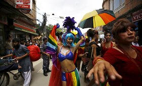 Nepalo sostinėje religinio festivalio metu surengtas LGBT paradas