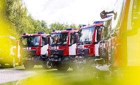 Prie&scaron;gaisrinės apsaugos ir gelbėjimo departamentas pristatė 20 naujų vidutinės klasės automobilinių cisternų.