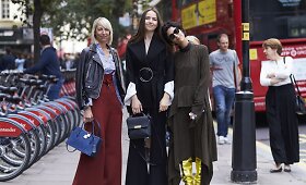 Fantazijos &scaron;ėlsmas Londono mados savaitės gatvėje