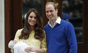 Princas Williamas ir Kembridžo hercogienė Catherine pristatė pasauliui savo dukrą