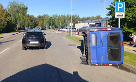 Per masinę avariją Druskininkuose vertėsi mikroautobusas