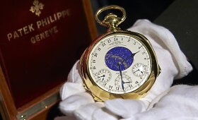 Aukcione &bdquo;Patek Philippe&ldquo; auksinis laikrodis nupirktas už 17,1 mln. eurų