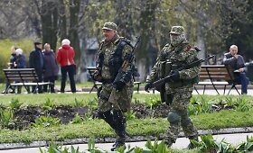 Ukrainoje į Slavianską atvyko ginkluoti &bdquo;žalieji žmogeliukai&ldquo;