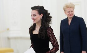 Prezidentė Dalia Grybauskaitė apdovanojo Nacionalinio diktanto konkurso nugalėtojus