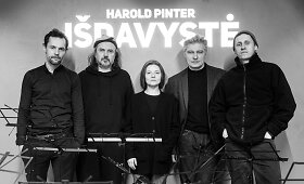 Oskaro Kor&scaron;unovo teatras metus užbaigia Haroldo Pinterio &bdquo;I&scaron;davyste&ldquo;