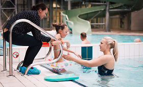Rūta Meilutytė kviečia padėti vaik&scaron;čioti negalinčiai mergaitei