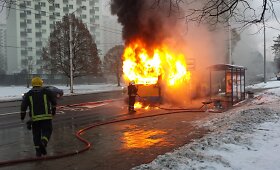 Vienoje Viniaus stotelių užsidegė autobusas